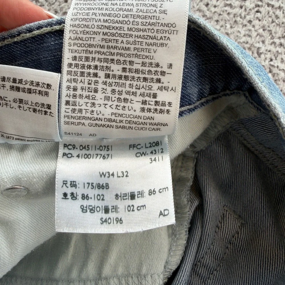 Levi Strauss & Co Mens W34 L32 Light Wash Straight Leg Denim Jeans 04511-0751